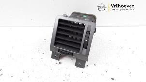 Gebruikte Luchtrooster Dashboard Opel Signum (F48) 2.2 DGI 16V Prijs € 20,00 Margeregeling aangeboden door Autodemontage Vrijhoeven B.V.