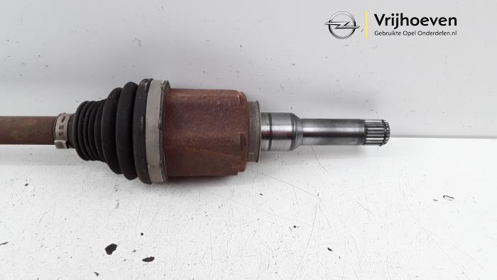 Aandrijfas links-voor van een Opel Astra K 1.4 Turbo 16V 2017