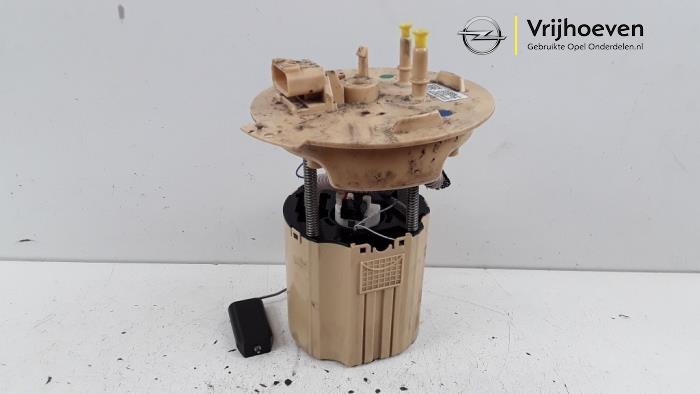 Brandstofpomp Elektrisch van een Opel Astra K 1.6 CDTI 110 16V 2015