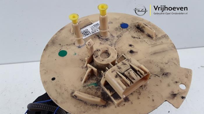 Brandstofpomp Elektrisch van een Opel Astra K 1.6 CDTI 110 16V 2015