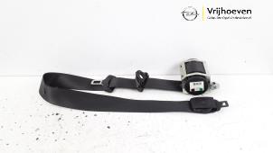 Gebruikte Veiligheidsgordel rechts-voor Opel Corsa D 1.0 Prijs € 20,00 Margeregeling aangeboden door Autodemontage Vrijhoeven B.V.