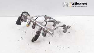 Gebruikte Injector brug Opel Astra K 1.0 Turbo 12V Prijs € 200,00 Margeregeling aangeboden door Autodemontage Vrijhoeven B.V.