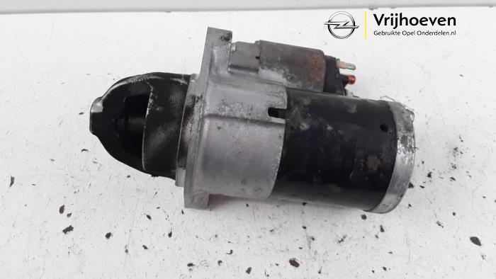 Startmotor van een Opel Agila (B) 1.2 16V 2010
