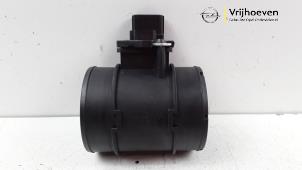 Gebruikte Luchtmassameter Opel Corsa E 1.0 SIDI Turbo 12V Prijs € 20,00 Margeregeling aangeboden door Autodemontage Vrijhoeven B.V.