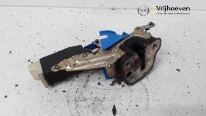 Gebruikte Deurslot Mechaniek 4Deurs rechts-voor Opel Omega B (25/26/27) 2.6 V6 24V Prijs € 30,00 Margeregeling aangeboden door Autodemontage Vrijhoeven B.V.