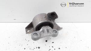 Gebruikte Motorsteun Opel Corsa E 1.4 Turbo 16V Prijs € 25,00 Margeregeling aangeboden door Autodemontage Vrijhoeven B.V.