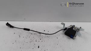 Gebruikte Motor Centrale Deurvergrendeling Opel Omega B (25/26/27) 2.6 V6 24V Prijs € 20,00 Margeregeling aangeboden door Autodemontage Vrijhoeven B.V.