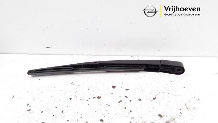 Ruitenwisserarm achter van een Opel Corsa E 1.4 16V 2019