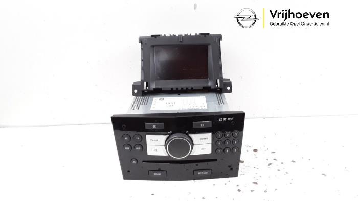 Gebruikte Radio module Opel Astra H (L48) 1.8 16V Prijs € 100,00 Margeregeling aangeboden door Autodemontage Vrijhoeven B.V.