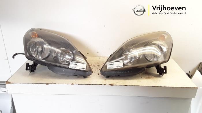 Opel Zafira B Koplamp Sets Links + Rechts Voorraad