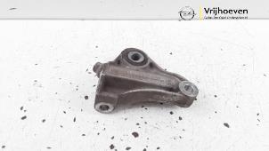Gebruikte Motorsteun Opel Corsa D 1.6i OPC 16V Turbo Prijs € 10,00 Margeregeling aangeboden door Autodemontage Vrijhoeven B.V.