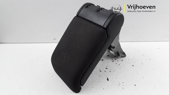 Gebruikte Armleuning Opel Vectra C Caravan 2.2 DIG 16V Prijs € 30,00 Margeregeling aangeboden door Autodemontage Vrijhoeven B.V.