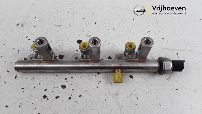 Gebruikte Injector brug Opel Grandland/Grandland X 1.2 Turbo 12V Prijs € 30,00 Margeregeling aangeboden door Autodemontage Vrijhoeven B.V.