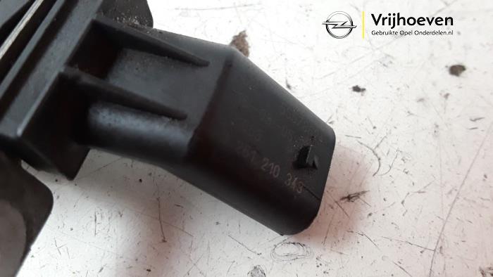 Krukas sensor van een Opel Astra K Sports Tourer 1.6 CDTI 110 16V 2018