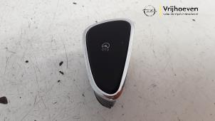Gebruikte Schakelaar (diversen) Opel Adam 1.2 16V Prijs € 10,00 Margeregeling aangeboden door Autodemontage Vrijhoeven B.V.