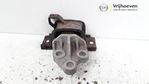 Gebruikte Motorsteun Opel Corsa D 1.6i OPC 16V Turbo Prijs € 25,00 Margeregeling aangeboden door Autodemontage Vrijhoeven B.V.