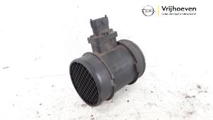 Gebruikte Luchtmassameter Opel Combo 1.6 CDTI 16V Prijs € 20,00 Margeregeling aangeboden door Autodemontage Vrijhoeven B.V.