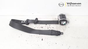 Gebruikte Veiligheidsgordel rechts-voor Opel Corsa D 1.0 Prijs € 20,00 Margeregeling aangeboden door Autodemontage Vrijhoeven B.V.