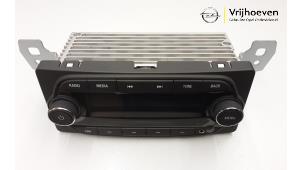 Gebruikte Radio module Opel Karl 1.0 12V Prijs € 100,00 Margeregeling aangeboden door Autodemontage Vrijhoeven B.V.
