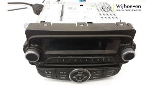 Gebruikte Radio module Opel Adam 1.4 16V Bi-Fuel Ecoflex Prijs € 125,00 Margeregeling aangeboden door Autodemontage Vrijhoeven B.V.