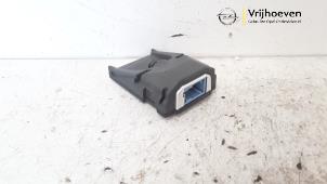 Gebruikte Camera voorzijde Opel Mokka 1.2 Turbo 12V Prijs € 100,00 Margeregeling aangeboden door Autodemontage Vrijhoeven B.V.