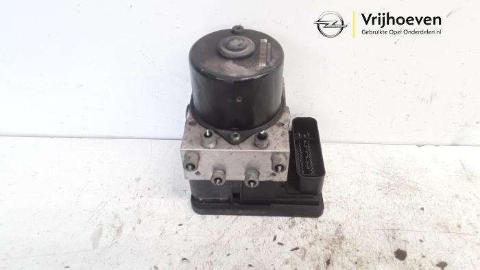 Gebruikte ABS Pomp Opel Astra H GTC (L08) 1.6 16V Turbo Prijs € 50,00 Margeregeling aangeboden door Autodemontage Vrijhoeven B.V.