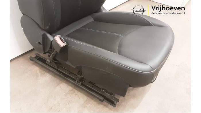 Voorstoel links van een Opel Karl 1.0 ecoFLEX 12V 2016