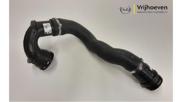 Nieuwe Intercooler Slang Opel Zafira Tourer (P12) 1.6 CDTI 16V ecoFLEX 136 Prijs € 185,00 Inclusief btw aangeboden door Autodemontage Vrijhoeven B.V.