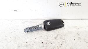 Gebruikte Sleutel + Contactslot Opel Zafira (M75) 2.2 16V Direct Ecotec Prijs € 25,00 Margeregeling aangeboden door Autodemontage Vrijhoeven B.V.