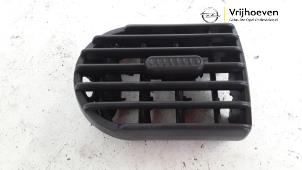 Gebruikte Luchtrooster Dashboard Opel Tigra Twin Top 1.4 16V Prijs € 10,00 Margeregeling aangeboden door Autodemontage Vrijhoeven B.V.