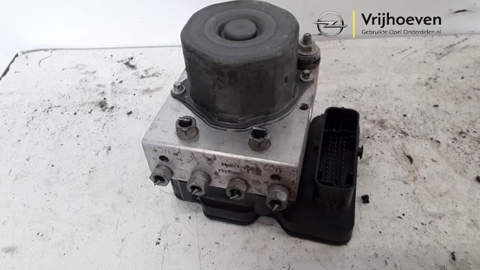 Gebruikte ABS Pomp Opel Corsa E 1.0 SIDI Turbo 12V Prijs € 80,00 Margeregeling aangeboden door Autodemontage Vrijhoeven B.V.