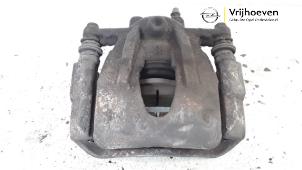 Gebruikte Remklauw (Tang) links-voor Opel Corsa C (F08/68) 1.2 16V Twin Port Prijs € 30,00 Margeregeling aangeboden door Autodemontage Vrijhoeven B.V.