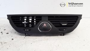 Gebruikte Luchtrooster Dashboard Opel Corsa E 1.0 SIDI Turbo 12V Prijs € 15,00 Margeregeling aangeboden door Autodemontage Vrijhoeven B.V.