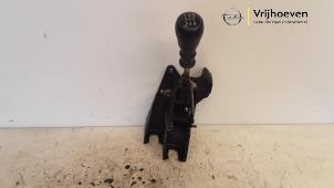 Gebruikte Versnellingspook Opel Combo 1.3 CDTI 16V ecoFlex Prijs € 40,00 Margeregeling aangeboden door Autodemontage Vrijhoeven B.V.