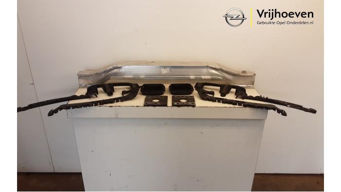 Gebruikte Bumperframe achter Opel Astra H Twin Top (L67) 1.8 16V Prijs € 40,00 Margeregeling aangeboden door Autodemontage Vrijhoeven B.V.