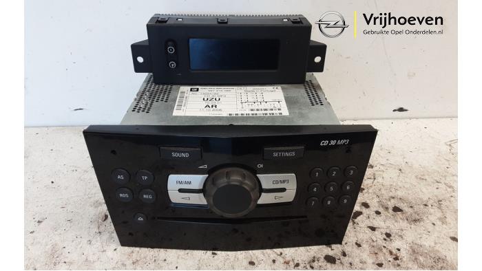 Gebruikte Radio module Opel Corsa D 1.6i OPC 16V Turbo Prijs € 50,00 Margeregeling aangeboden door Autodemontage Vrijhoeven B.V.
