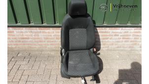 Gebruikte Voorstoel rechts Opel Astra K 1.6 CDTI 136 16V Prijs € 100,00 Margeregeling aangeboden door Autodemontage Vrijhoeven B.V.