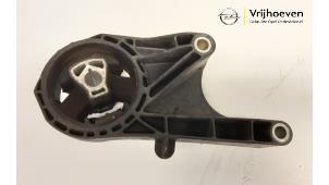 Gebruikte Motorsteun Opel Astra J GTC (PD2/PF2) 1.6 SIDI Turbo 16V Motorsport Prijs € 20,00 Margeregeling aangeboden door Autodemontage Vrijhoeven B.V.