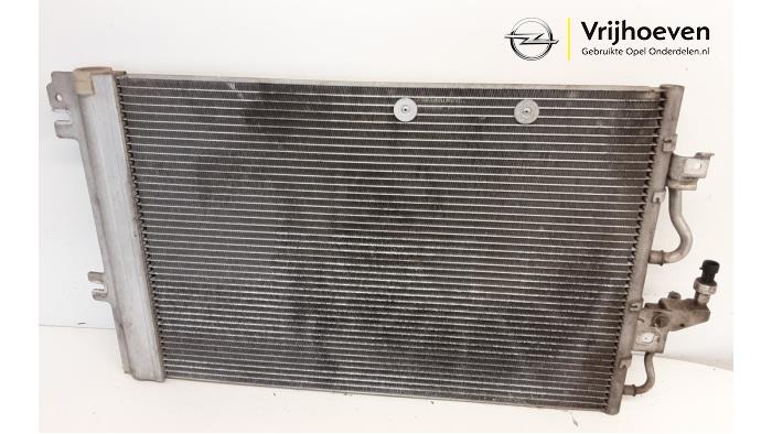 Airco Condensor van een Opel Astra H GTC (L08) 2.0 16V Turbo OPC 2010
