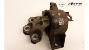 Gebruikte Motorsteun Opel Mokka/Mokka X 1.6 16V EcoFlex 4x2 Prijs € 20,00 Margeregeling aangeboden door Autodemontage Vrijhoeven B.V.