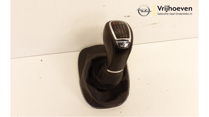 Gebruikte Pookknop Opel Corsa D 1.6i OPC 16V Turbo Prijs € 35,00 Margeregeling aangeboden door Autodemontage Vrijhoeven B.V.