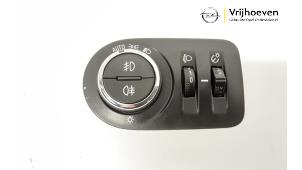 Gebruikte Licht Schakelaar Opel Astra K Sports Tourer 1.6 CDTI 110 16V Prijs € 20,00 Margeregeling aangeboden door Autodemontage Vrijhoeven B.V.