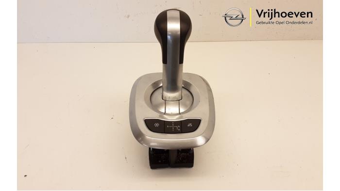 Gebruikte Versnellingspook Opel Corsa D 1.2 16V Prijs € 40,00 Margeregeling aangeboden door Autodemontage Vrijhoeven B.V.