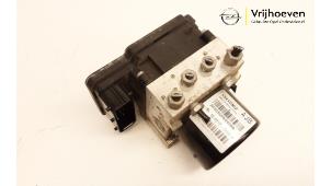 Gebruikte ABS Pomp Opel Zafira Tourer (P12) 2.0 CDTI 16V 130 Ecotec Prijs € 125,00 Margeregeling aangeboden door Autodemontage Vrijhoeven B.V.