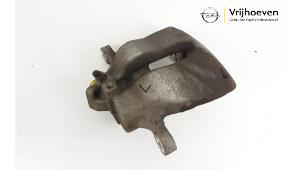 Gebruikte Remklauw (Tang) links-voor Opel Corsa F (UB/UH/UP) 1.2 Turbo 12V 100 Prijs € 50,00 Margeregeling aangeboden door Autodemontage Vrijhoeven B.V.