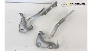 Gebruikte Motorkap Scharnier Opel Astra K Sports Tourer 1.6 CDTI 110 16V Prijs € 30,00 Margeregeling aangeboden door Autodemontage Vrijhoeven B.V.