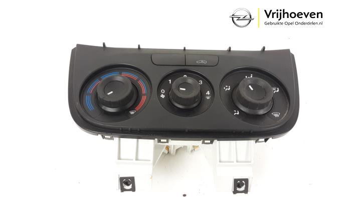 Kachel Bedieningspaneel van een Opel Combo 1.3 CDTI 16V ecoFlex 2016