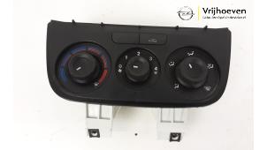 Gebruikte Kachel Bedieningspaneel Opel Combo 1.3 CDTI 16V ecoFlex Prijs € 30,00 Margeregeling aangeboden door Autodemontage Vrijhoeven B.V.