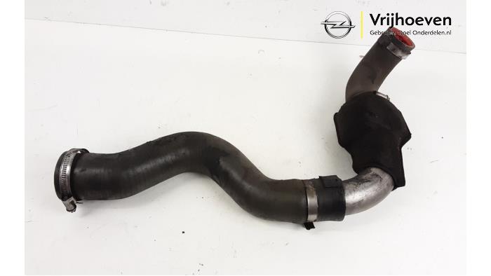 Gebruikte Intercooler Buis Opel Vivaro 2.5 CDTI 16V Prijs € 50,00 Margeregeling aangeboden door Autodemontage Vrijhoeven B.V.