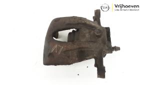 Gebruikte Remklauw (Tang) links-voor Opel Corsa C (F08/68) 1.2 16V Twin Port Prijs € 30,00 Margeregeling aangeboden door Autodemontage Vrijhoeven B.V.
